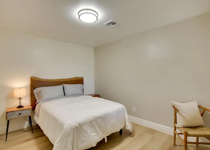 Renovated W/ Community Pool! Ferienhaus
